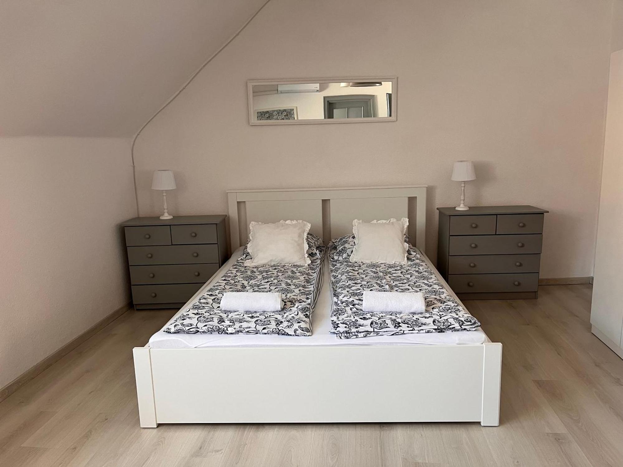 Pacsirta Apartman Grand Eger Luaran gambar