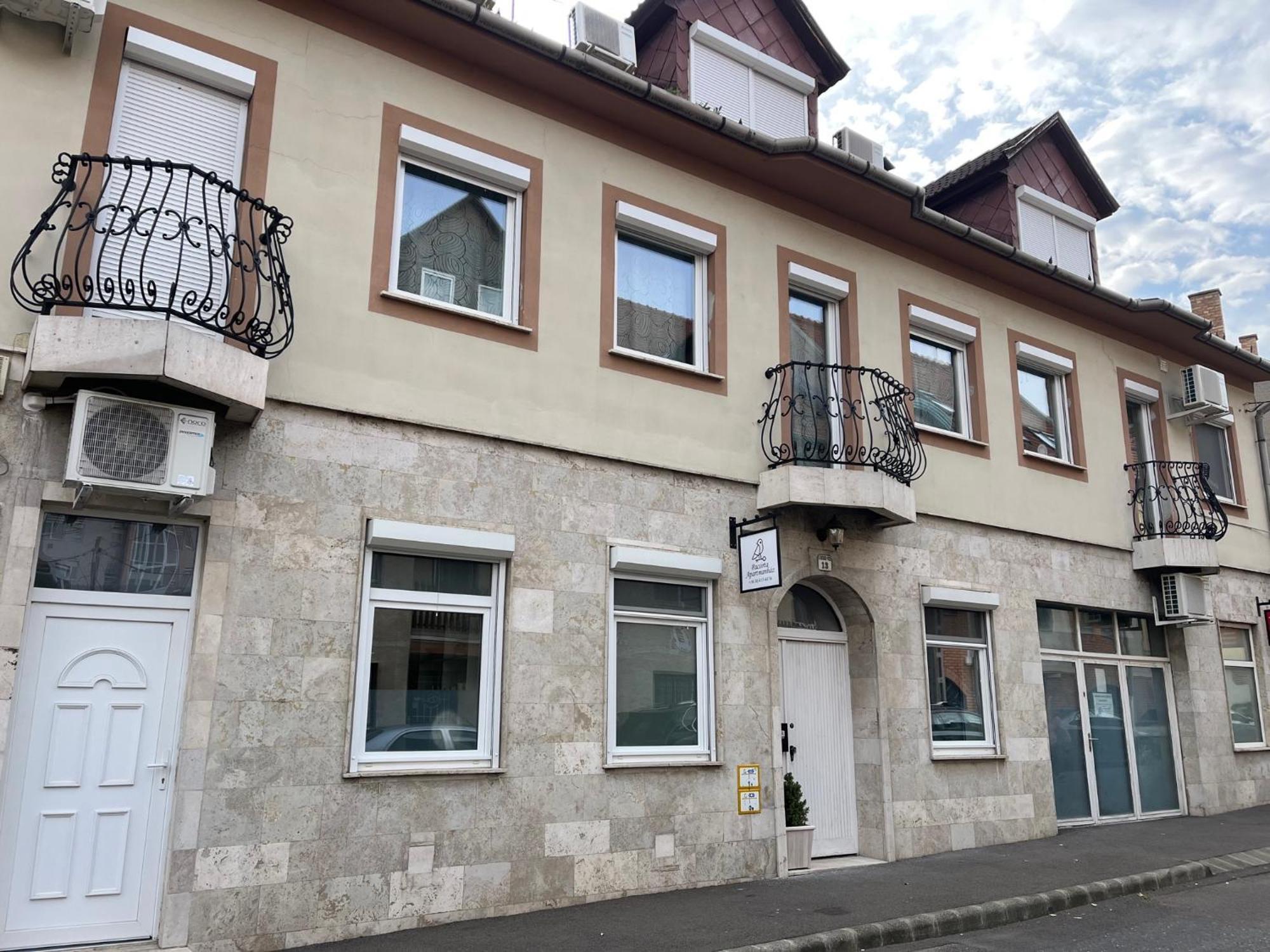 Pacsirta Apartman Grand Eger Luaran gambar